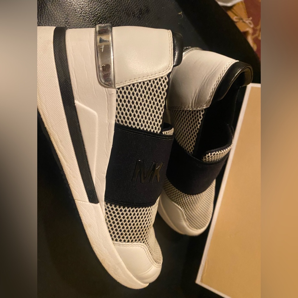 Preloved w/box Michael Kors monochrome slip-on Sneakers for women’s, size 7.5 - Picture 7 of 15